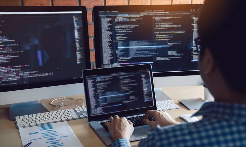 数据科学选型：R与Python如何赋能察隅县网站建设？